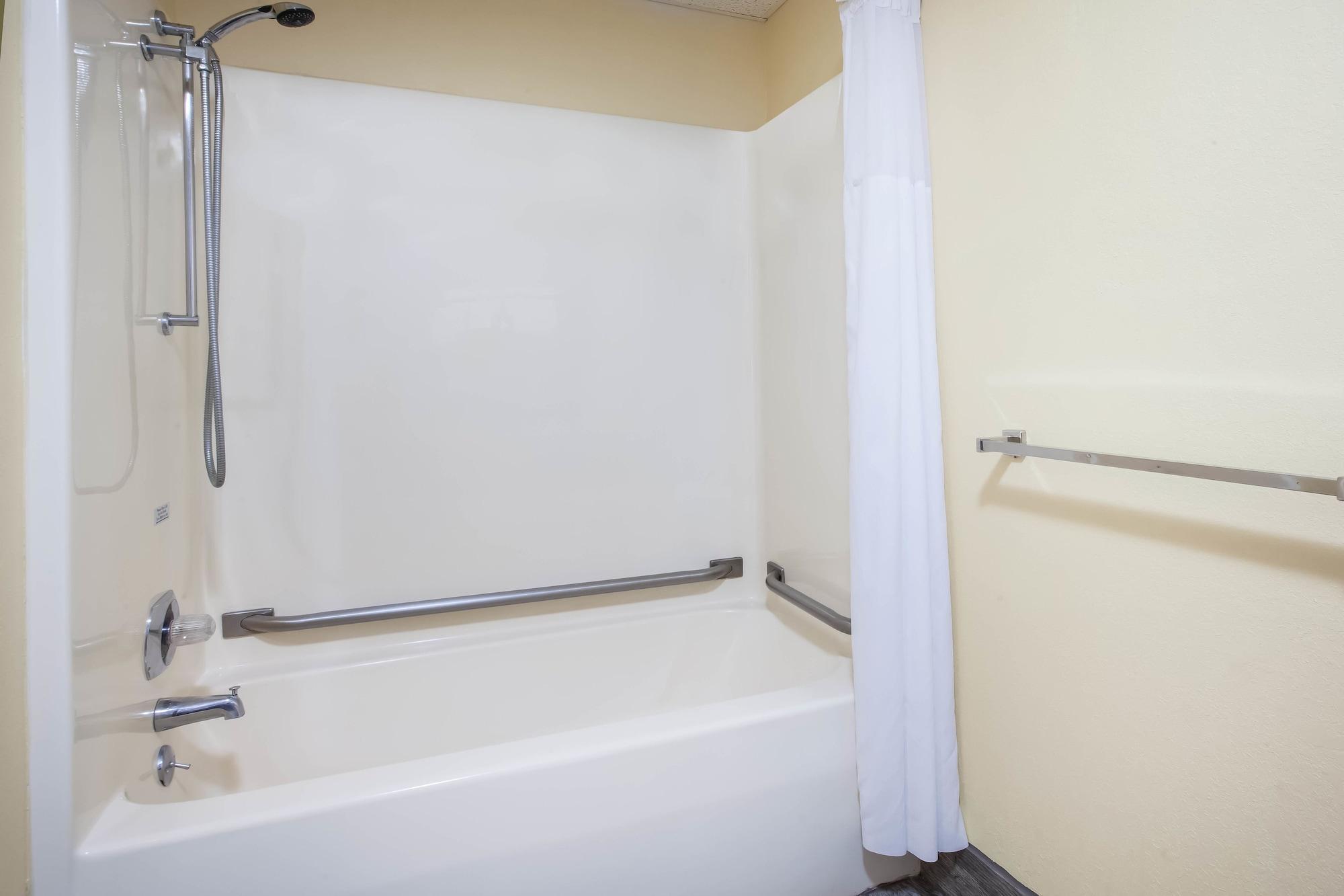 Days Inn By Wyndham Cadillac Zewnętrze zdjęcie