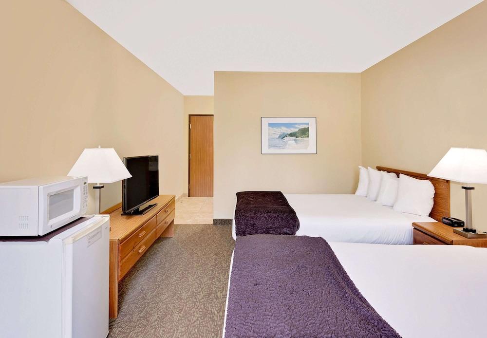 Days Inn By Wyndham Cadillac Zewnętrze zdjęcie