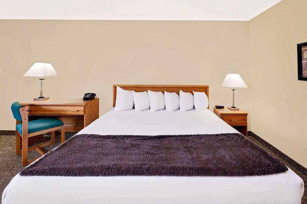 Days Inn By Wyndham Cadillac Zewnętrze zdjęcie